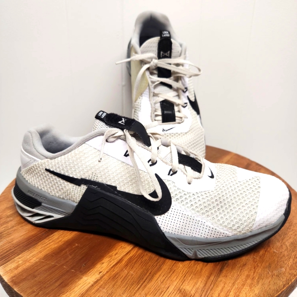 Nike Black and White Athletic Sneakers with Breathable Mesh 11.5